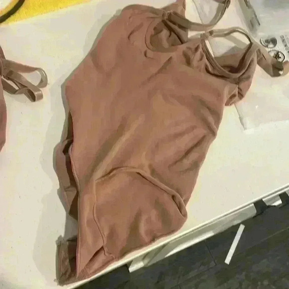 SKIMS Adjustable Straps Seamless Sculpt Compression Thong Bodysuit Size… - Picture 6 of 8